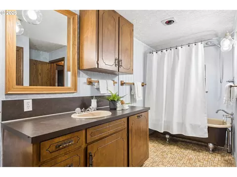 Bath - 50775 SE Baty Rd, Sandy, OR 97055 photo 3 of 3