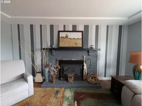 Living - 2302 Cedar Pl, Longview, WA 98632 photo 2 of 2