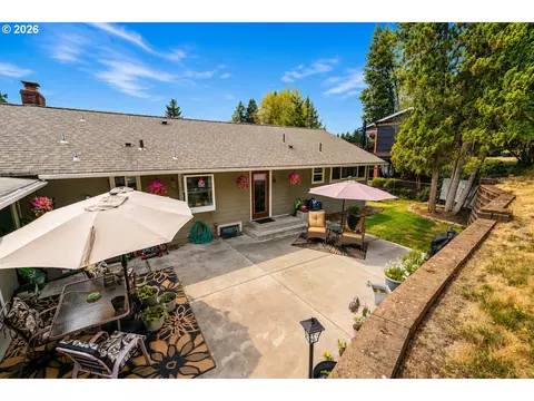 Exterior - 2302 Cedar Pl, Longview, WA 98632 photo 4 of 6