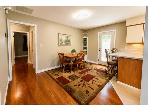 Dining - 2302 Cedar Pl, Longview, WA 98632 photo 1 of 1