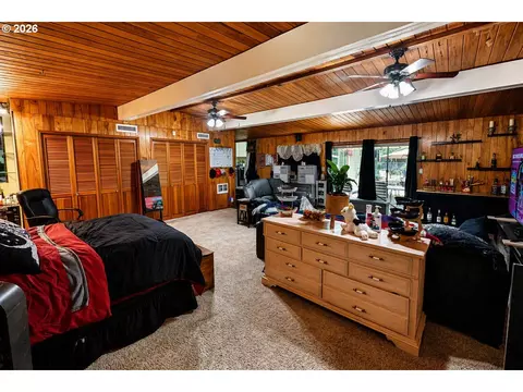 Bedroom - 2302 Cedar Pl, Longview, WA 98632 photo 1 of 6