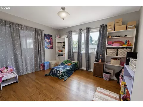 Bedroom - 2302 Cedar Pl, Longview, WA 98632 photo 4 of 6