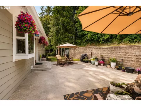 Exterior - 2302 Cedar Pl, Longview, WA 98632 photo 3 of 6