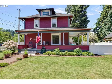 840 S Water St, Silverton, OR 97381
