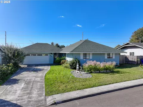 825 Midland Way, Brookings, OR 97415