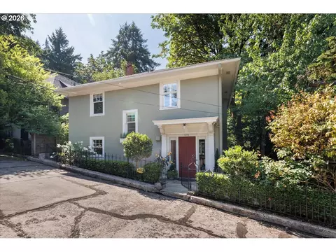 2352 SW Market Street Dr, Portland, OR 97201