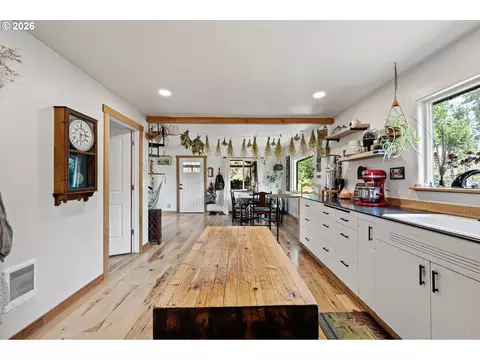 Kitchen - 78807 Territorial Rd, Lorane, OR 97451 photo 3 of 3