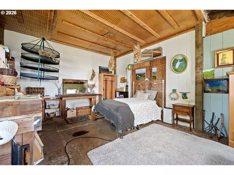 Bedroom - 78807 Territorial Rd, Lorane, OR 97451 photo 8 of 9