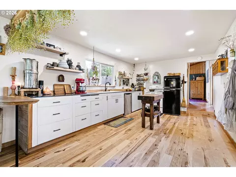 Kitchen - 78807 Territorial Rd, Lorane, OR 97451 photo 2 of 3