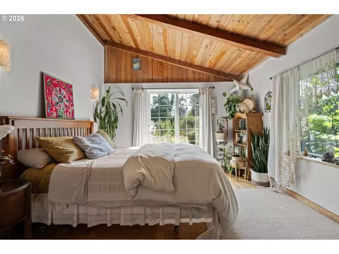Bedroom - 78807 Territorial Rd, Lorane, OR 97451 photo 1 of 9