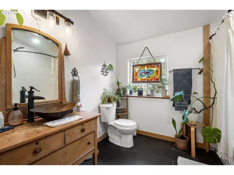 Bath - 78807 Territorial Rd, Lorane, OR 97451 photo 4 of 4