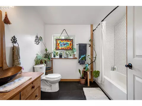 Bath - 78807 Territorial Rd, Lorane, OR 97451 photo 3 of 4