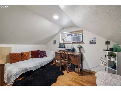 Bedroom - 78807 Territorial Rd, Lorane, OR 97451 photo 6 of 9