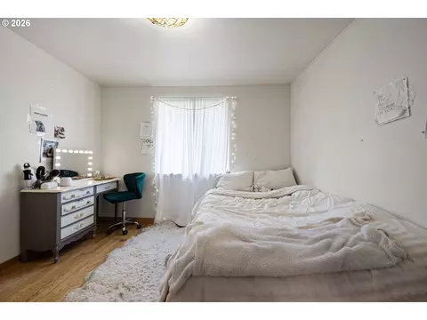 Bedroom - 78807 Territorial Rd, Lorane, OR 97451 photo 4 of 9