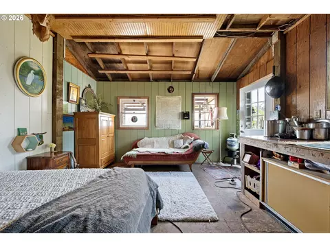 Bedroom - 78807 Territorial Rd, Lorane, OR 97451 photo 9 of 9