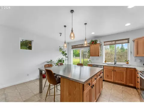 Kitchen - 420 Backwater Loop, Sutherlin, OR 97479 photo 4 of 4
