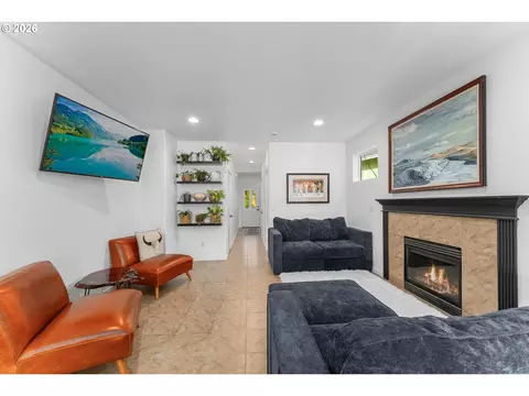 Living - 420 Backwater Loop, Sutherlin, OR 97479 photo 2 of 4