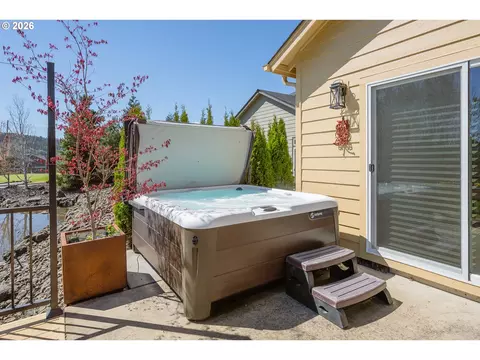 Exterior - 420 Backwater Loop, Sutherlin, OR 97479 photo 6 of 9
