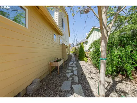 Exterior - 420 Backwater Loop, Sutherlin, OR 97479 photo 8 of 9