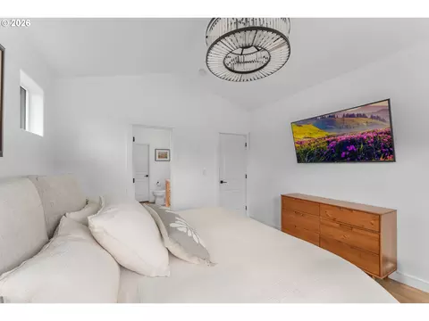 Bedroom - 420 Backwater Loop, Sutherlin, OR 97479 photo 2 of 8