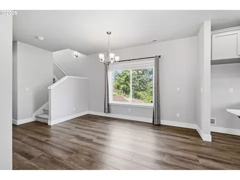 Living - 3704 Rockcress Rd, Eugene, OR 97403 photo 2 of 7