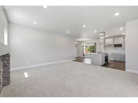 Living - 3704 Rockcress Rd, Eugene, OR 97403 photo 6 of 7