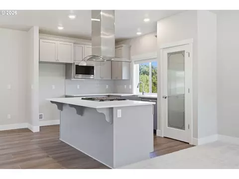 Kitchen - 3704 Rockcress Rd, Eugene, OR 97403 photo 5 of 5
