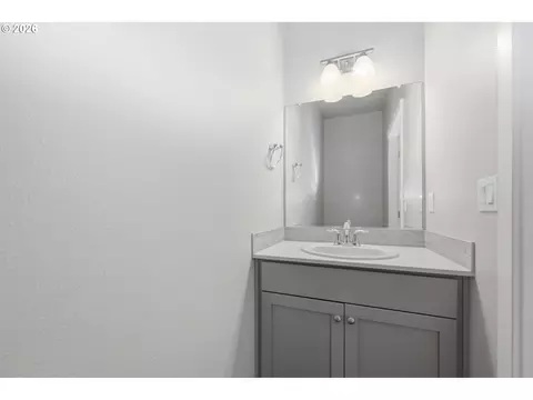 Bath - 3704 Rockcress Rd, Eugene, OR 97403 photo 1 of 6