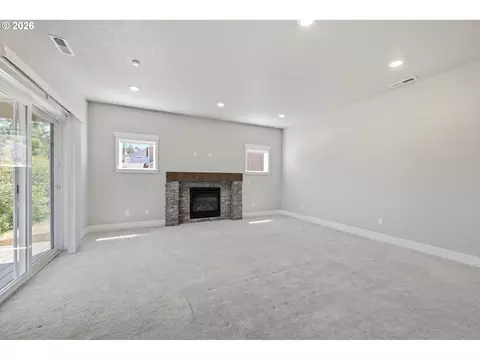 Living - 3704 Rockcress Rd, Eugene, OR 97403 photo 5 of 7
