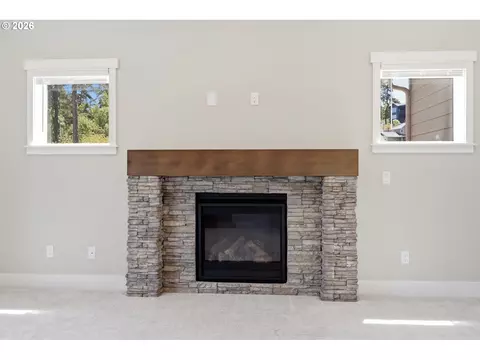 Living - 3704 Rockcress Rd, Eugene, OR 97403 photo 4 of 7