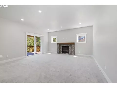 Living - 3704 Rockcress Rd, Eugene, OR 97403 photo 3 of 7