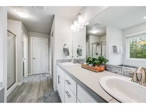 Bath - 2614 SE Kane Ave, Gresham, OR 97080 photo 5 of 5