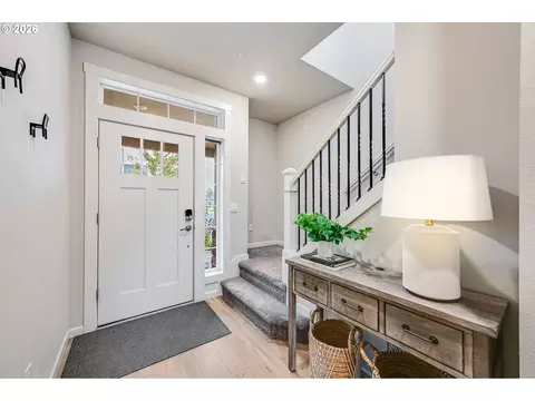 Entry Way - 2614 SE Kane Ave, Gresham, OR 97080 photo 2 of 3