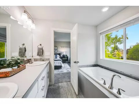Bath - 2614 SE Kane Ave, Gresham, OR 97080 photo 3 of 5