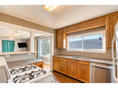 Kitchen - 724 SW 3rd St, Pendleton, OR 97801 photo 2 of 2