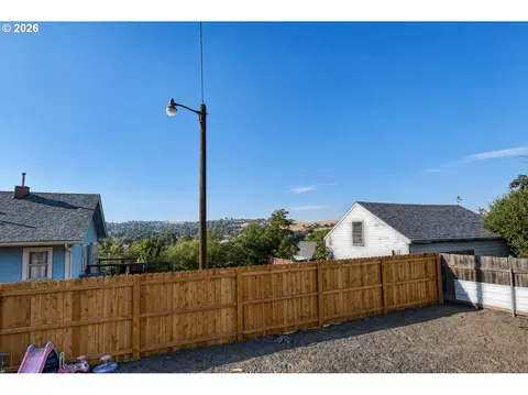 Exterior - 724 SW 3rd St, Pendleton, OR 97801 photo 4 of 4