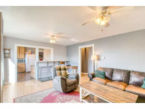 Living - 724 SW 3rd St, Pendleton, OR 97801 photo 1 of 1