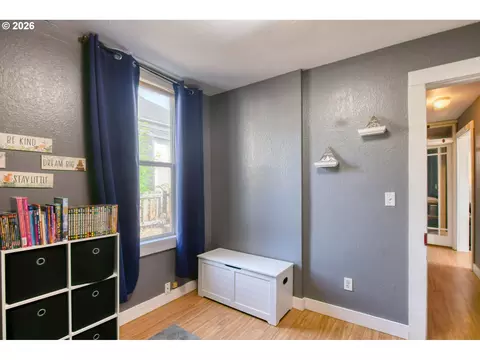 Bedroom - 724 SW 3rd St, Pendleton, OR 97801 photo 1 of 1