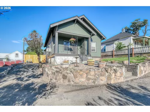 Exterior - 724 SW 3rd St, Pendleton, OR 97801 photo 1 of 4