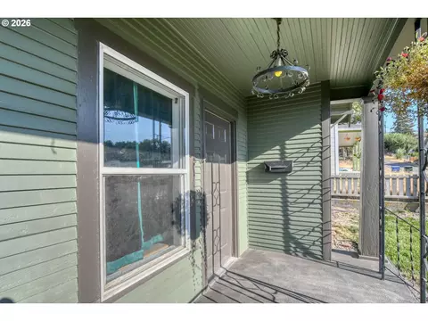 Exterior - 724 SW 3rd St, Pendleton, OR 97801 photo 2 of 4