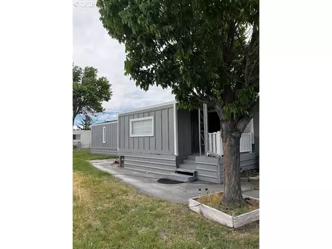 1030 SW 11th St #70, Hermiston, OR 97838