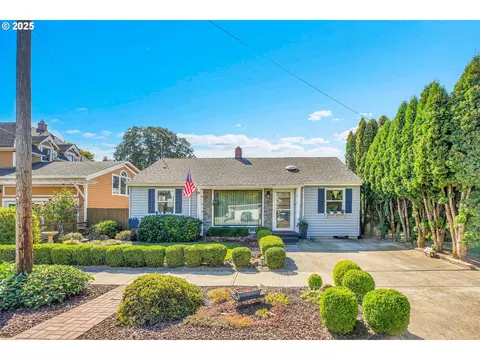 608 E Franklin St, Newberg, OR 97132