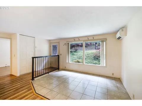 Living - 3463 W 25th Ave, Eugene, OR 97405 photo 3 of 9