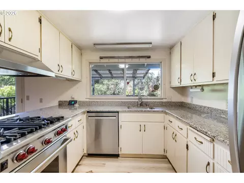 Kitchen - 3463 W 25th Ave, Eugene, OR 97405 photo 2 of 5