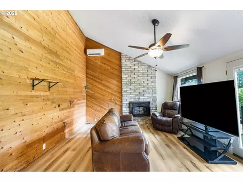 Living - 3463 W 25th Ave, Eugene, OR 97405 photo 8 of 9