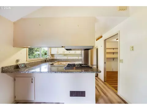 Kitchen - 3463 W 25th Ave, Eugene, OR 97405 photo 5 of 5