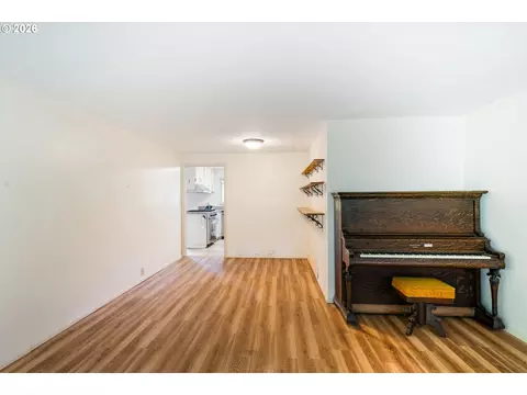 Living - 3463 W 25th Ave, Eugene, OR 97405 photo 4 of 9