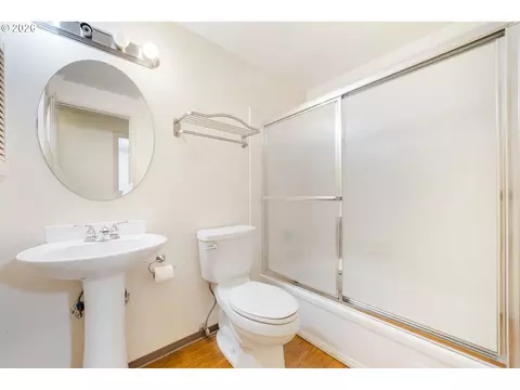 Bath - 3463 W 25th Ave, Eugene, OR 97405 photo 1 of 5