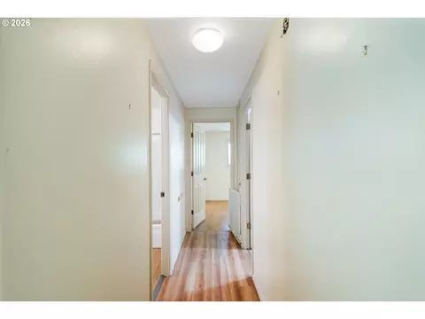 Entry Way - 3463 W 25th Ave, Eugene, OR 97405 photo 3 of 3