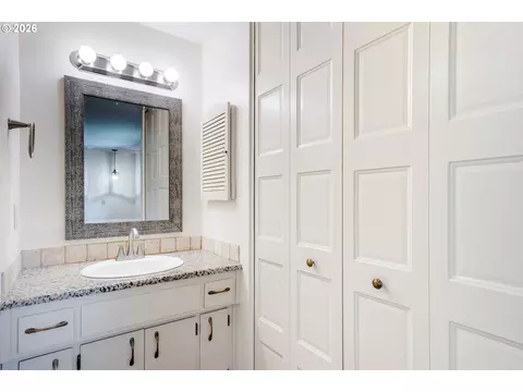 Bath - 3463 W 25th Ave, Eugene, OR 97405 photo 5 of 5